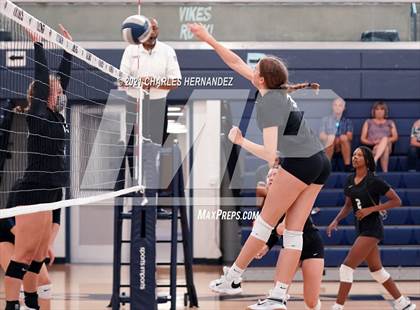 Thumbnail 2 in Huntsville vs. McCallum (BCS Classic) photogallery.