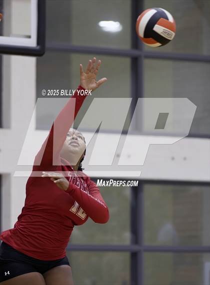 Thumbnail 2 in Grand Saline vs Terrell photogallery.
