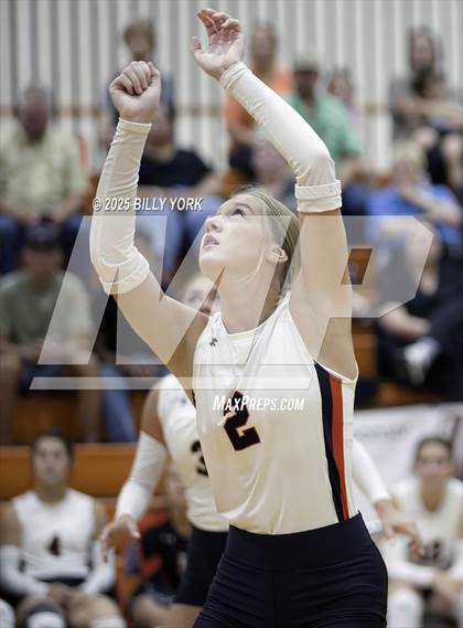 Thumbnail 3 in Grand Saline vs Terrell photogallery.