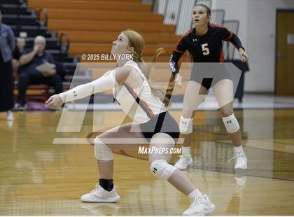 Thumbnail 2 in Grand Saline vs Terrell photogallery.