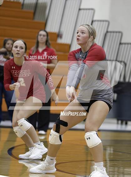 Thumbnail 3 in Grand Saline vs Terrell photogallery.