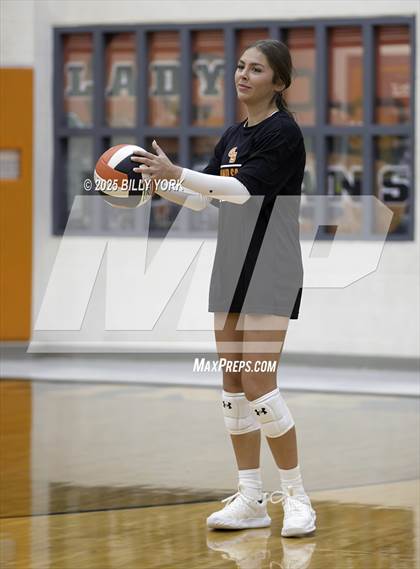 Thumbnail 1 in Grand Saline vs Terrell photogallery.