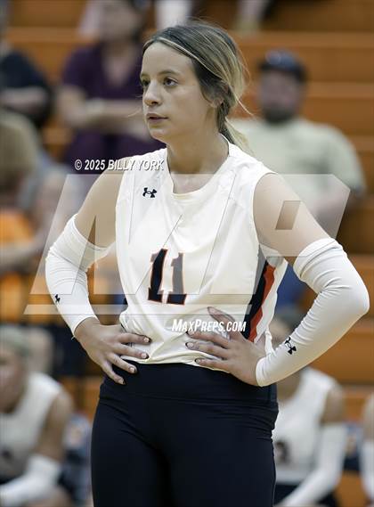 Thumbnail 2 in Grand Saline vs Terrell photogallery.