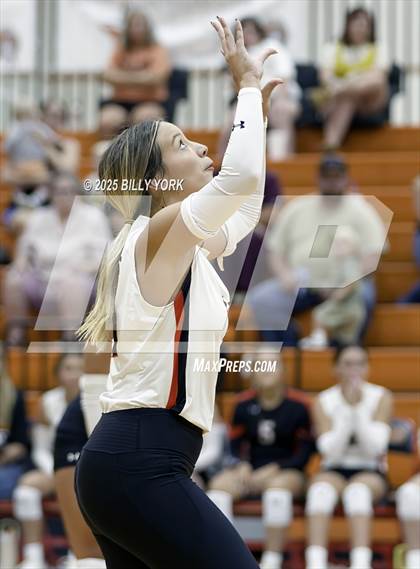 Thumbnail 3 in Grand Saline vs Terrell photogallery.