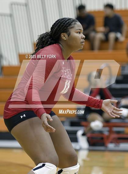 Thumbnail 3 in Grand Saline vs Terrell photogallery.