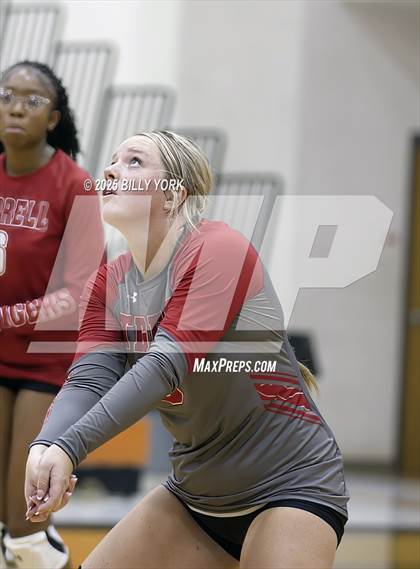 Thumbnail 3 in Grand Saline vs Terrell photogallery.