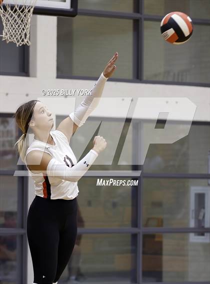 Thumbnail 2 in Grand Saline vs Terrell photogallery.