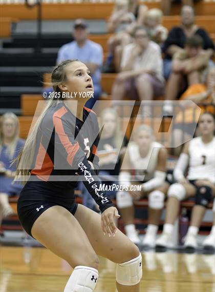 Thumbnail 1 in Grand Saline vs Terrell photogallery.