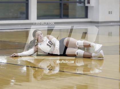 Thumbnail 1 in Grand Saline vs Terrell photogallery.