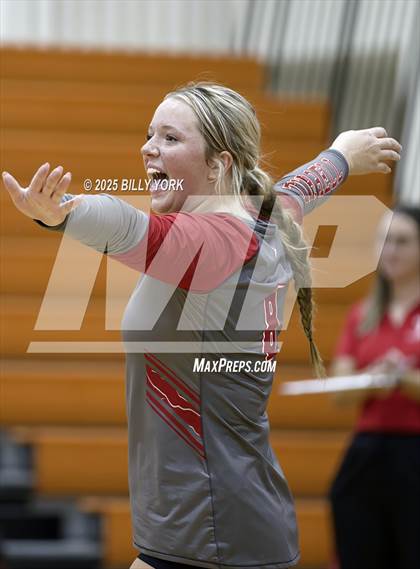 Thumbnail 3 in Grand Saline vs Terrell photogallery.