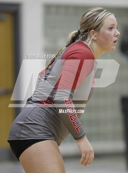Thumbnail 3 in Grand Saline vs Terrell photogallery.