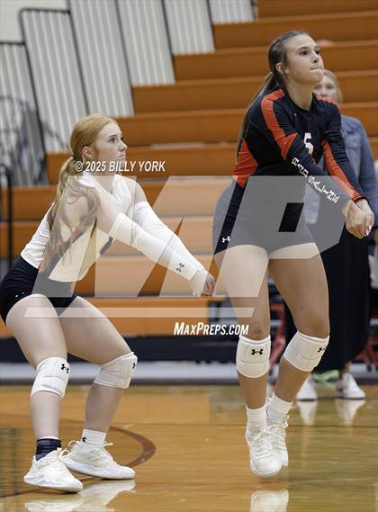 Thumbnail 2 in Grand Saline vs Terrell photogallery.