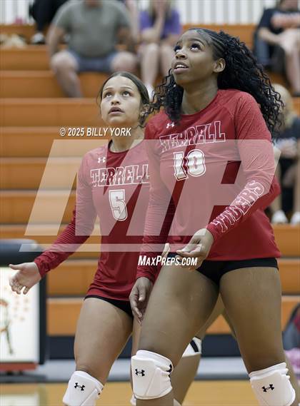 Thumbnail 3 in Grand Saline vs Terrell photogallery.
