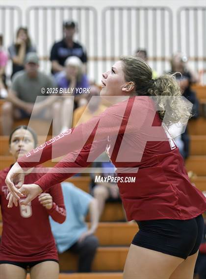 Thumbnail 3 in Grand Saline vs Terrell photogallery.
