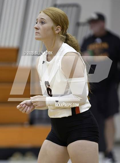 Thumbnail 1 in Grand Saline vs Terrell photogallery.