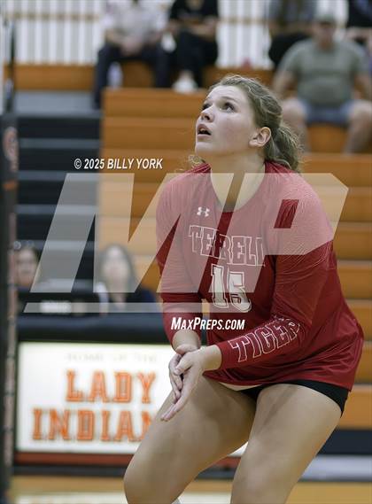 Thumbnail 1 in Grand Saline vs Terrell photogallery.