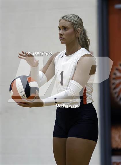 Thumbnail 3 in Grand Saline vs Terrell photogallery.