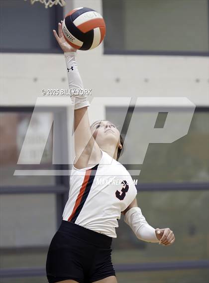 Thumbnail 1 in Grand Saline vs Terrell photogallery.