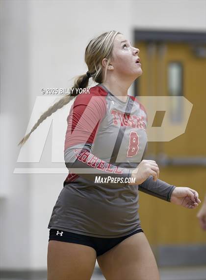 Thumbnail 1 in Grand Saline vs Terrell photogallery.