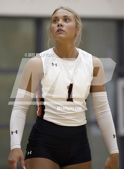 Thumbnail 2 in Grand Saline vs Terrell photogallery.