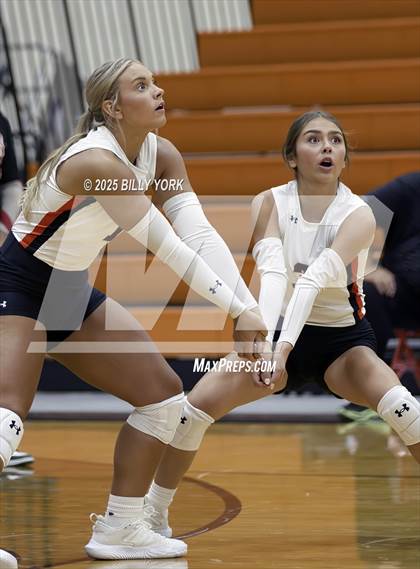 Thumbnail 2 in Grand Saline vs Terrell photogallery.