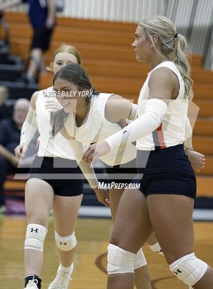 Thumbnail 1 in Grand Saline vs Terrell photogallery.