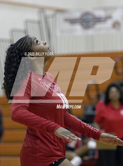 Thumbnail 1 in Grand Saline vs Terrell photogallery.