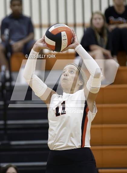 Thumbnail 2 in Grand Saline vs Terrell photogallery.