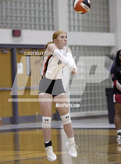 Thumbnail 2 in Grand Saline vs Terrell photogallery.
