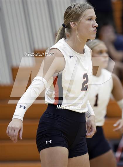 Thumbnail 2 in Grand Saline vs Terrell photogallery.