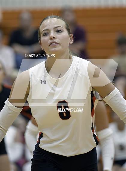 Thumbnail 2 in Grand Saline vs Terrell photogallery.