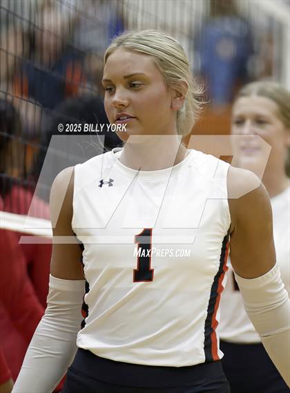 Thumbnail 2 in Grand Saline vs Terrell photogallery.