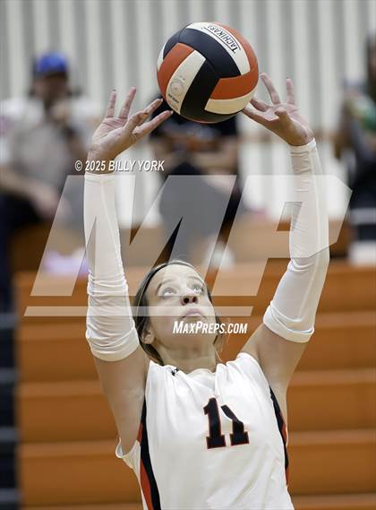 Thumbnail 1 in Grand Saline vs Terrell photogallery.