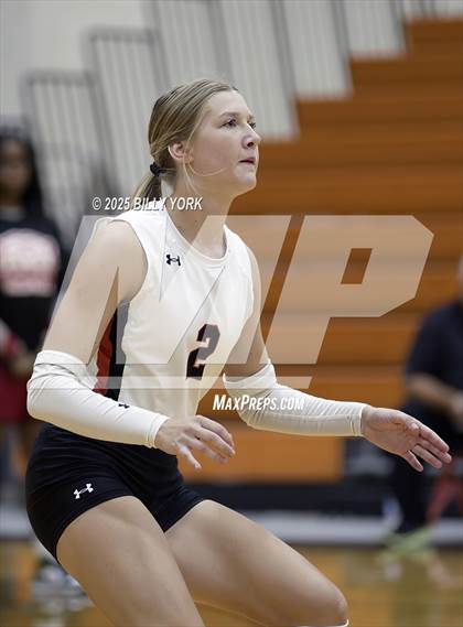 Thumbnail 3 in Grand Saline vs Terrell photogallery.
