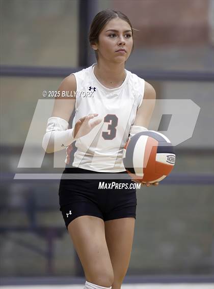 Thumbnail 1 in Grand Saline vs Terrell photogallery.