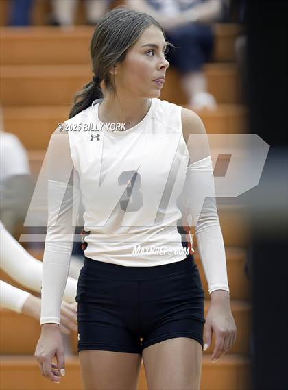 Thumbnail 2 in Grand Saline vs Terrell photogallery.