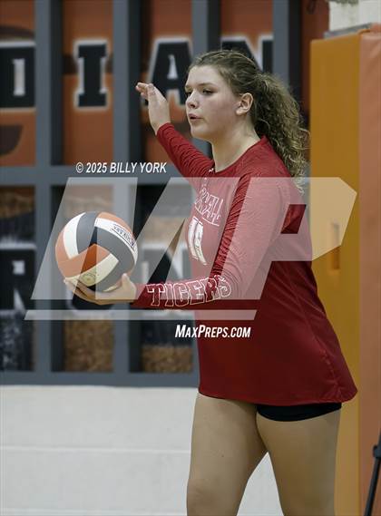 Thumbnail 1 in Grand Saline vs Terrell photogallery.