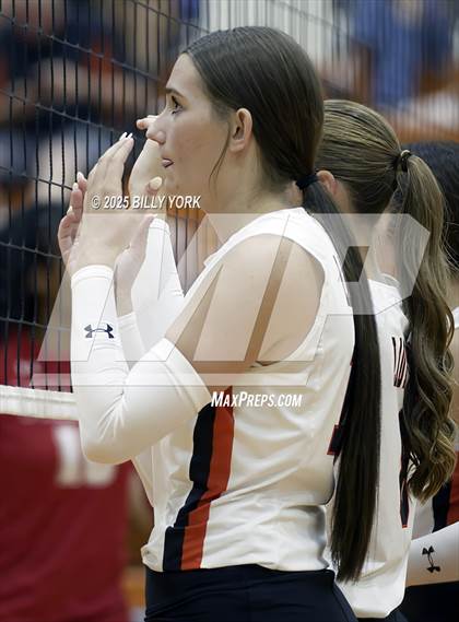 Thumbnail 3 in Grand Saline vs Terrell photogallery.