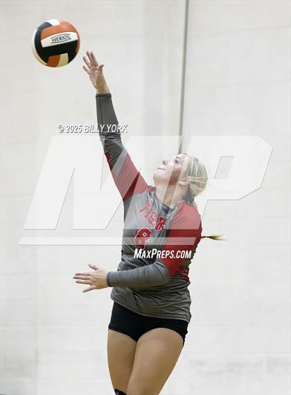 Thumbnail 2 in Grand Saline vs Terrell photogallery.