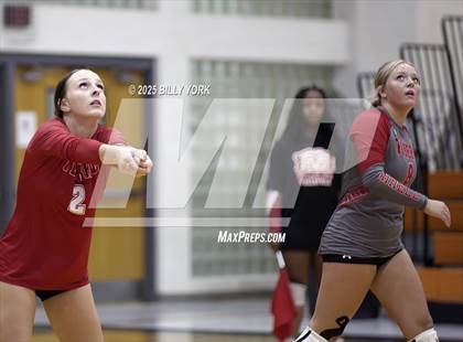 Thumbnail 3 in Grand Saline vs Terrell photogallery.