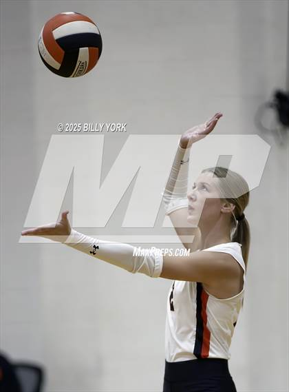 Thumbnail 2 in Grand Saline vs Terrell photogallery.