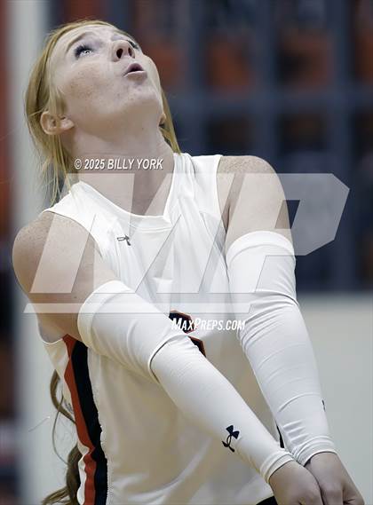 Thumbnail 2 in Grand Saline vs Terrell photogallery.