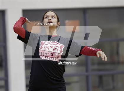 Thumbnail 2 in Grand Saline vs Terrell photogallery.