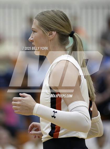 Thumbnail 2 in Grand Saline vs Terrell photogallery.