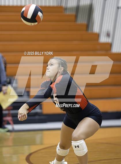 Thumbnail 1 in Grand Saline vs Terrell photogallery.