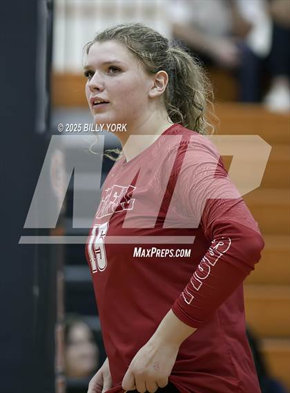 Thumbnail 3 in Grand Saline vs Terrell photogallery.