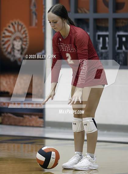 Thumbnail 1 in Grand Saline vs Terrell photogallery.