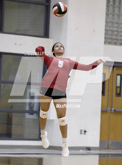 Thumbnail 2 in Grand Saline vs Terrell photogallery.