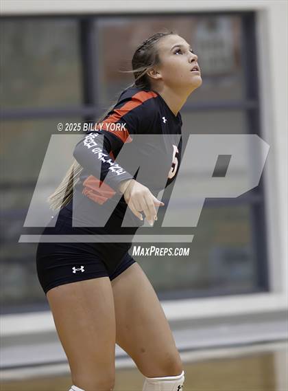 Thumbnail 2 in Grand Saline vs Terrell photogallery.