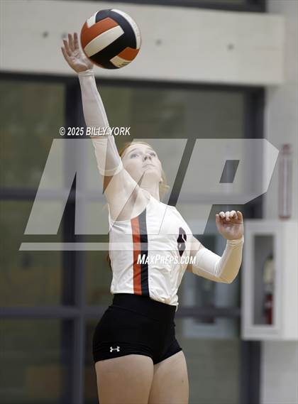 Thumbnail 1 in Grand Saline vs Terrell photogallery.